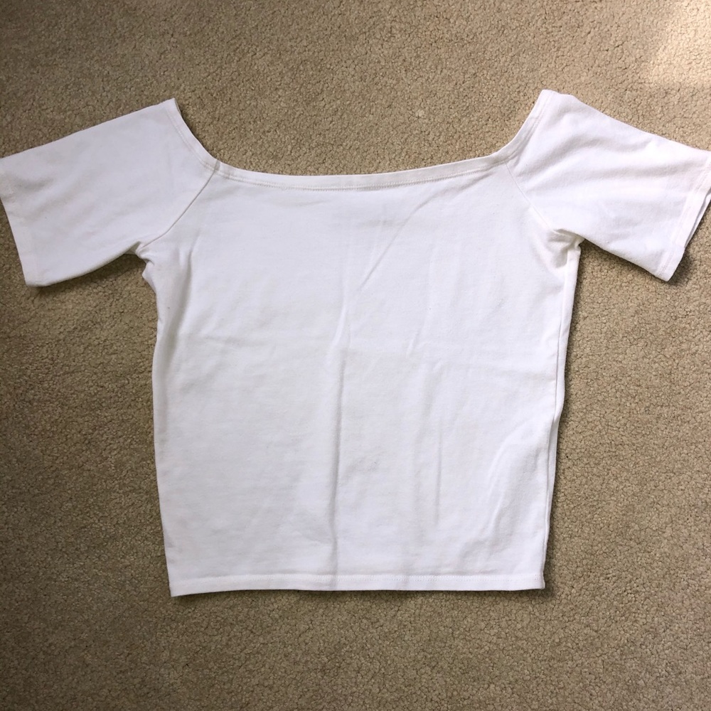 Off-the-shoulder t-shirt